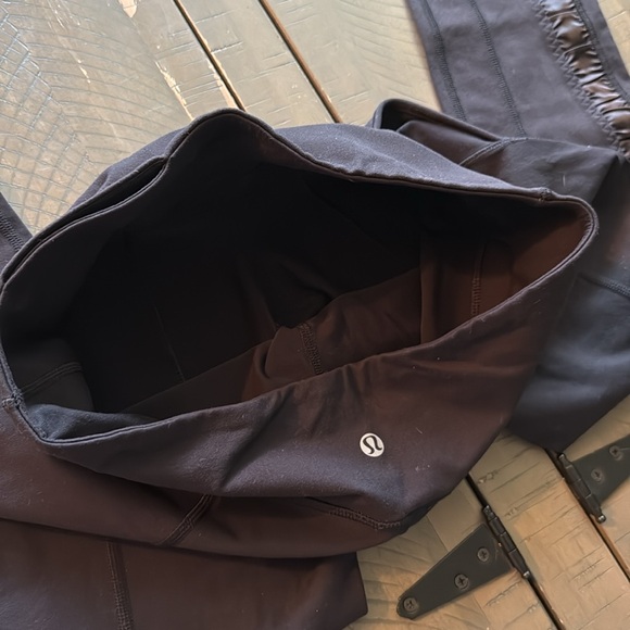 Lululemon leggings ((8) - Picture 5 of 7
